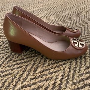 Like New 💕 Tory Burch Tan Logo Heels